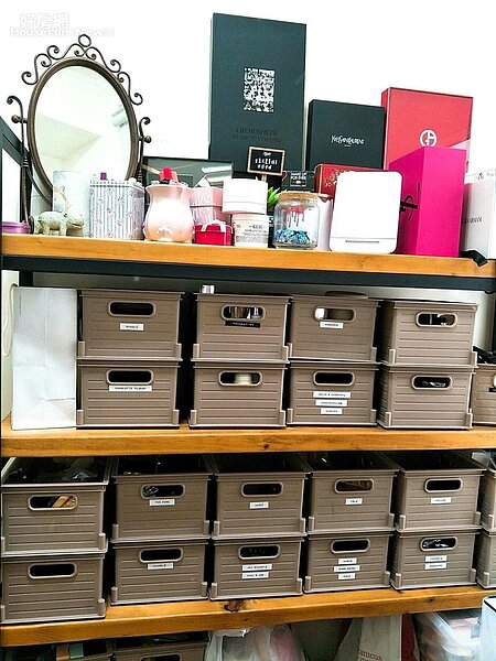 4-5. 有一間房專門放美妝保養品,吉賽兒訂製專屬的架子擺放,看起來就像是專櫃一樣整齊有序。