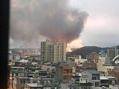 中油桃園煉油廠清晨驚傳爆炸　烈焰沖天