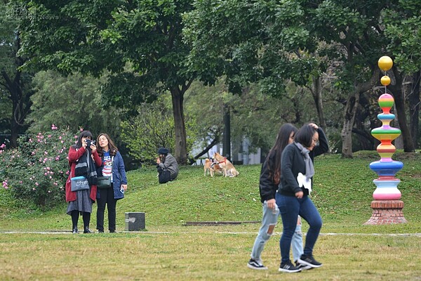 出遊街拍。(好房網News)