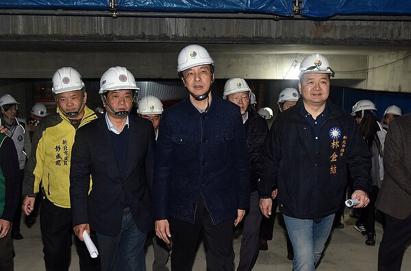 新北市長朱立倫表示,今年底土城醫院就可以上樑(圖/新北市政府)