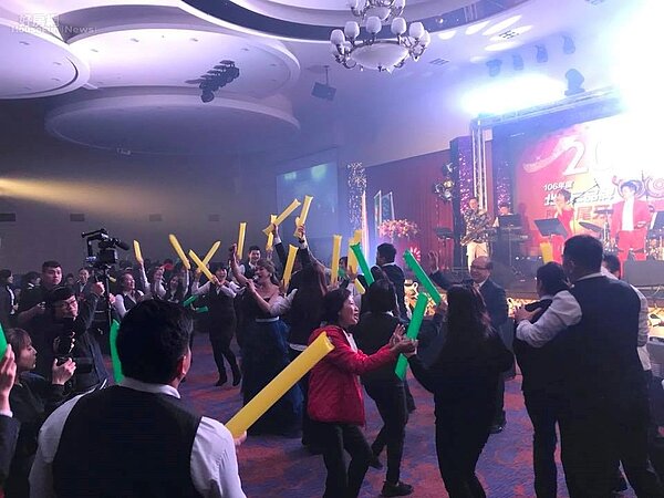 永慶加盟品牌北區聯合尾牙，席開約140桌，歡慶2017年好成績。（圖／永慶房產集團）