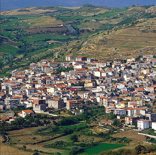 義大利薩丁尼亞島的小村子奧洛拉伊Ollolai(lesliebuddemeyer IG)