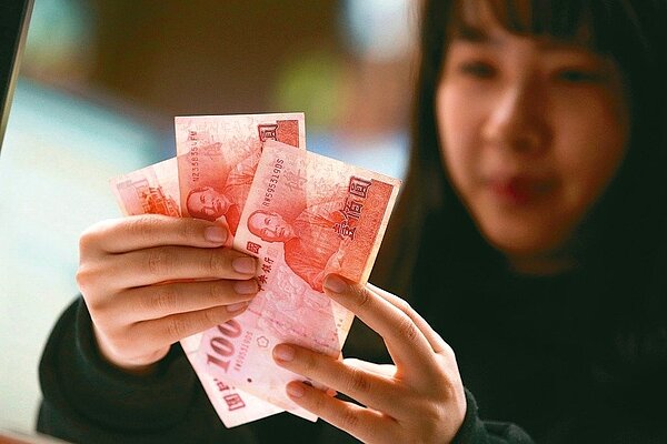 勞退新制基金去年投資收益率達7.93%，是各大基金中表現最佳，也讓全體勞退新制勞工可以領個大紅包。 聯合報系資料照片