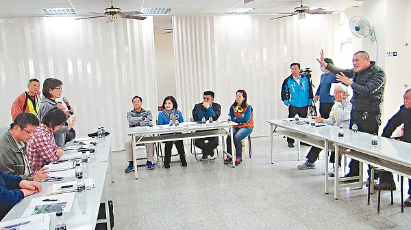 地方民代和林務局官員就保安林地是否為占耕濫墾,引發脣槍舌劍,各說各有理。 記者蔡維斌/攝影