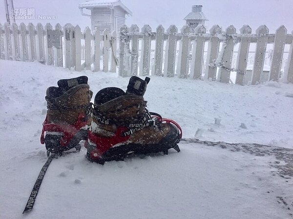 玉山今天11時20分積雪達8.9公分。圖/中央氣象局提供