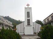 木柵吊橋重新開放　春節訪雪白教堂