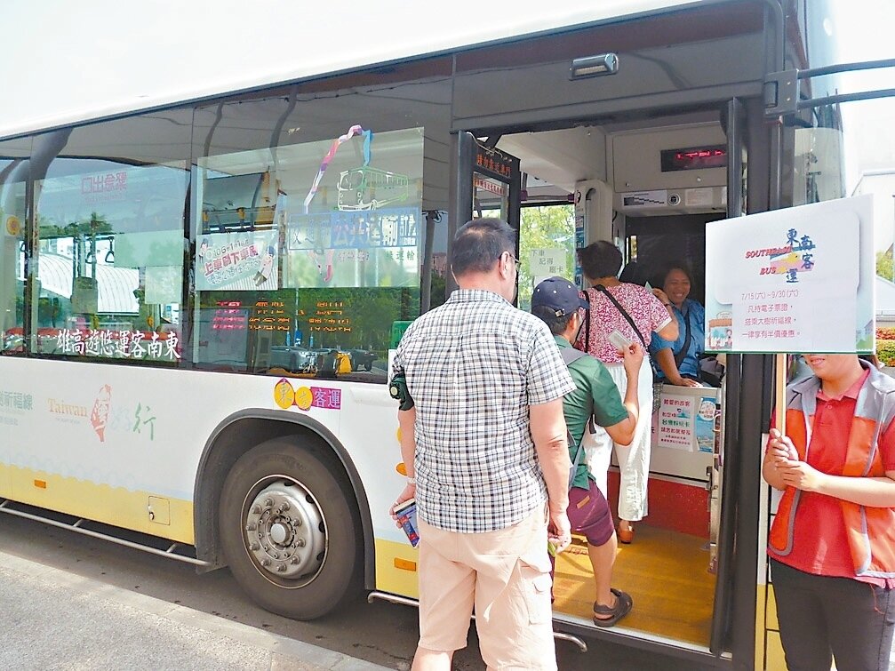 因應民眾春節返鄉、旅遊需求,東南部客運業者加開班次。 圖/聯合報系資料照片