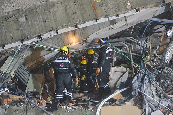 Re: [問卦] 地震透天安全還是大樓？