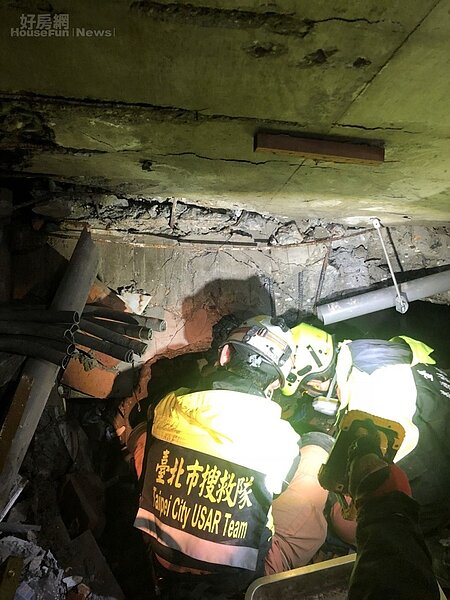 雲翠大樓 搜救 (紅十字會提供)