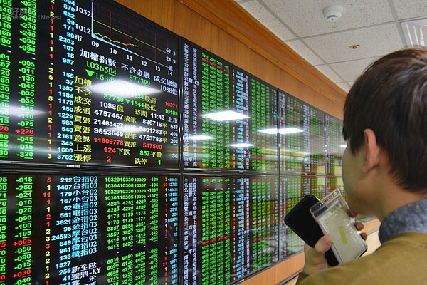 股票大跌。(好房網News記者 陳韋帆/攝影)