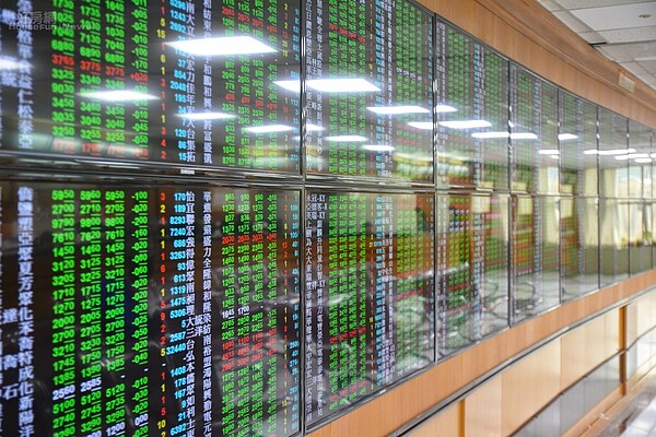 股票大跌。(好房網News記者 陳韋帆/攝影)