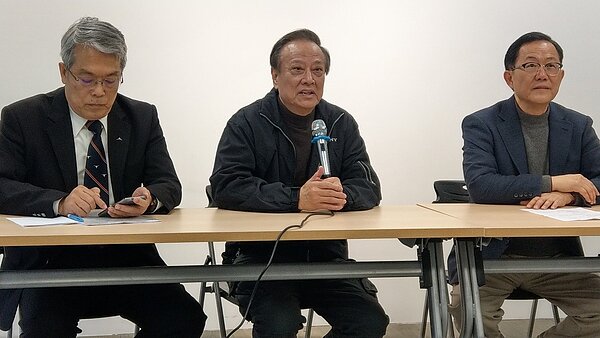 台北市建築物超載，台北市前副市長歐晉德(中)警告上北市逾95%的房子有加蓋。記者楊正海／攝影 