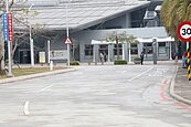 每月60萬人次接駁　高鐵台南站臨停車道啟用