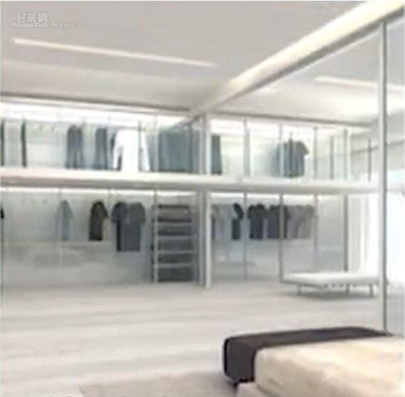 衣帽間設計分成上下兩層。(designcorpltd官網)