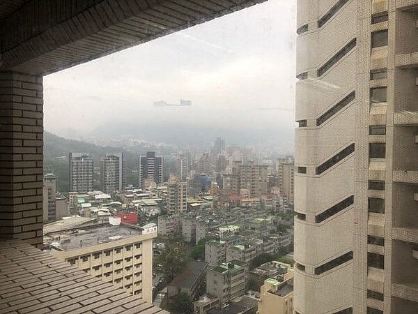 石牌驚現「海市蜃樓」　其實是文化大學（PTT）