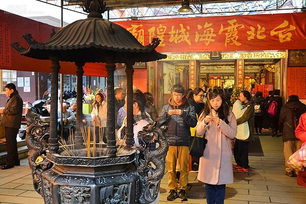 過年拜拜。(好房網News記者　陳韋帆／攝影)