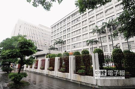 財政部位於愛國西路的本部大樓建物超過50年,規劃年底將清空,舉部搬遷到景美的新辦公大樓。圖/本報資料照片