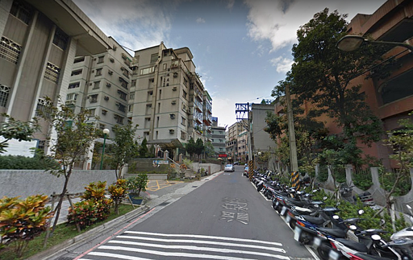 台北市北投區溫泉路除是北市房價最親民的購屋熱區,也是天團五月天主唱阿信的告白巷(圖/翻攝自google map)