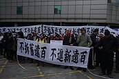 「不拆舊遠百，不進新遠百」　花蓮人抗議遠東不拆危樓