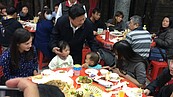 花蓮地震災民圍爐　「現在吃的每一口飯都是感恩」