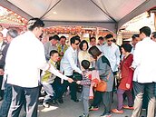 總統走春遇抗議　府：祝喜樂平安