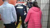 一天兩起！中壢旅客跌落月台　遭區間車撞上