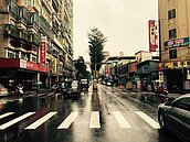 行人陸橋拆不拆有差嗎？這2張圖告訴你