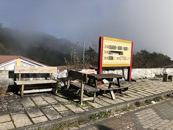 仁愛鄉鳶峰是合歡山旅遊的前哨站,但服務中心環境破舊缺乏管理,相當可惜。 記者江良誠/攝影