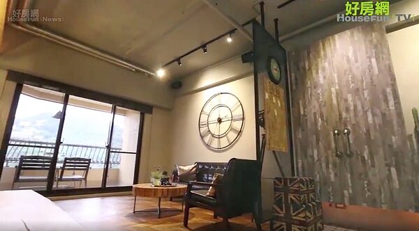 格格道家直播,看工業風裝潢。(取自好房網TV臉書)