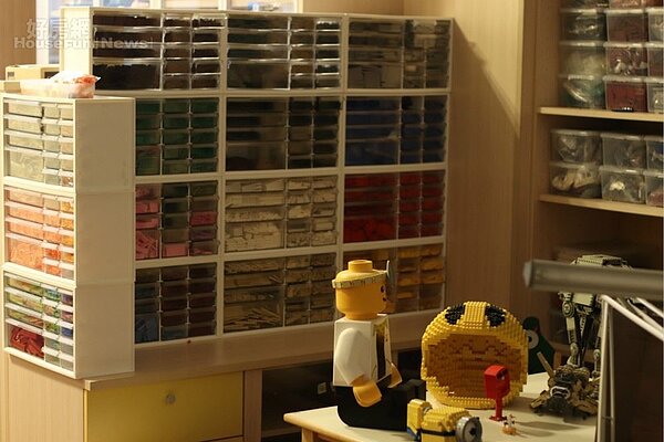 8. 光影交織下,樂高的童趣帶著靜謐感。