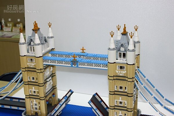 9. 世界系列作品:倫敦鐵橋。