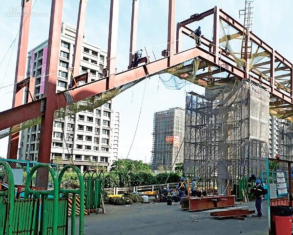 淡海輕軌綠山線 千呼萬喚「駛」出來