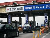 國道春節出遊車多　年初三上看300萬輛次