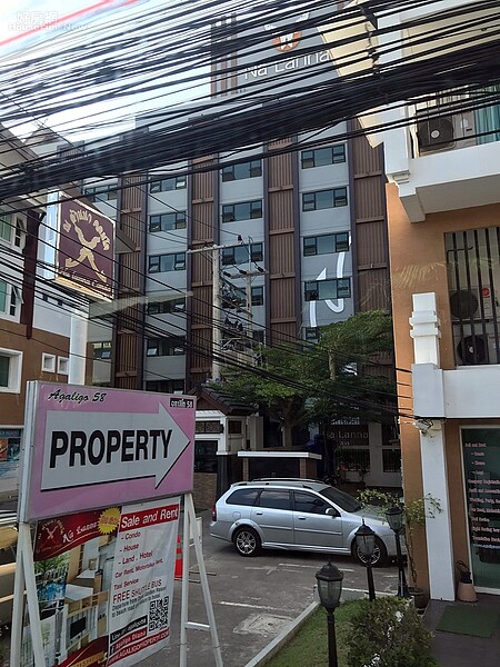 Sway泰國曼谷旅遊,發現也有很多賣房子廣告(Sway拍攝)