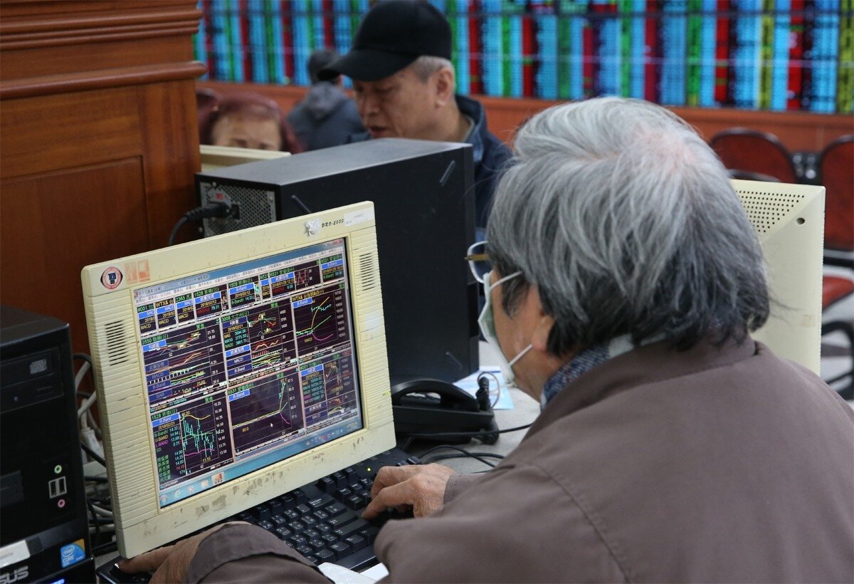 基金經理人表示，台股雖短線上仍面臨震盪整理的壓力，需要時間消化，整體上來說，台股目前有長線保護短線的態勢。 聯合報系資料照