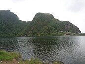 龜山島像龜？　登島遊客：比較像趴著的哈巴狗　