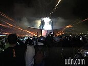 壯觀！鹽水元宵蜂炮主炮　遊客讚好威