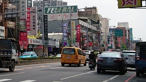 南市擬公告空品維護區、加強老舊車輛路邊攔檢作業等相關措施。 聯合報系資料照片／記者曹馥年攝影
