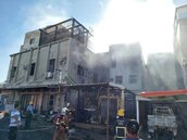 澎湖市區停放機車貨櫃屋倉庫大火　幸無人傷亡