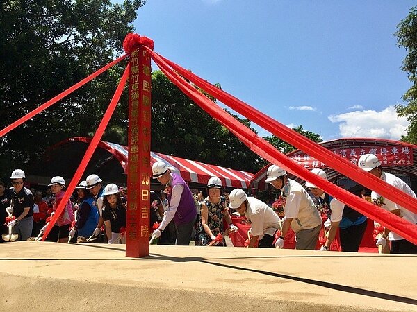 為了提供民眾足夠的停車空間，竹東鎮昨天舉行信義立體停車場開工動土典禮。 記者陳斯穎／攝影