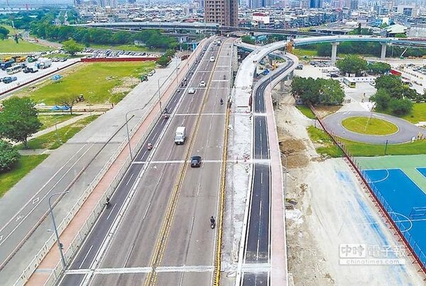 台北市華中橋機車道改善工程完工，將於30日上午9時開放通行。（台北市新工處提供）