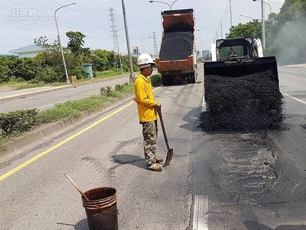 路面坑洞 柏油路 坑洞