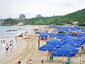 暑假到墾丁湧現人潮　　業者驚：不及全盛時期一半