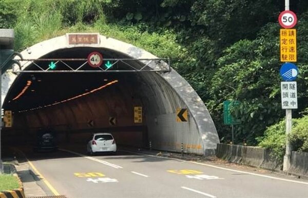 萬里隧道7月1日起採區間均速執法，交通大隊呼籲用路人遵守速限規定。（圖由新北市警局交通大隊提供）
