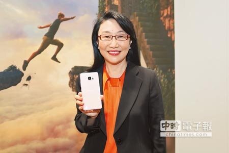 宏達電昨日無預警宣布裁員1500人,對照董事長王雪紅日前向股東掛保證今年一定會賺錢,聽來格外諷刺。(本報資料照片)