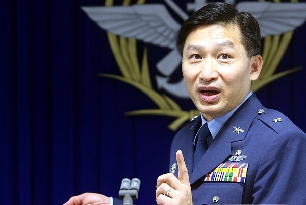 國防部人事勤務處處長董中興少將,昨天針對退除給與重新計算通知提出說明。 記者邱德祥/攝影