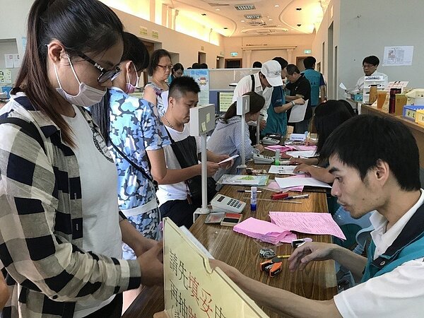 桃園市政府將於23日起受理住宅補貼申請,最受民眾關切的租金補貼,每戶每月可補貼4千元,營建署今年確定拉高受惠戶數至1萬戶,較去年核定8千戶要多。圖/桃園市住宅發展處提供