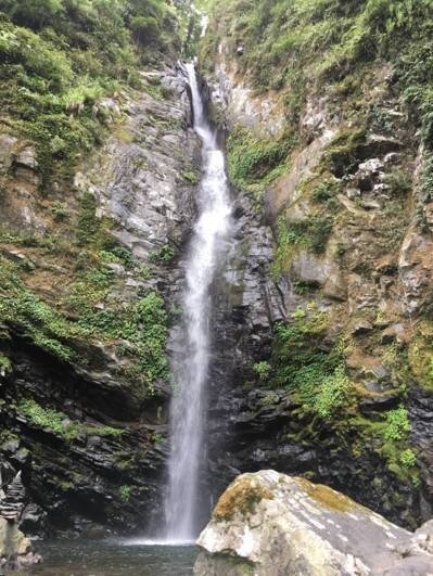 宜蘭縣冬山鄉新寮溪第二層瀑布昨天重新開放。 圖／林務局羅東林區管理處提供