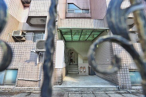 文大大群館宿舍爭議不斷。報系資料照