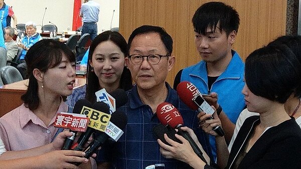 國民黨台北市長參選人丁守中下午參加國民黨委員會議。記者楊正海/攝影